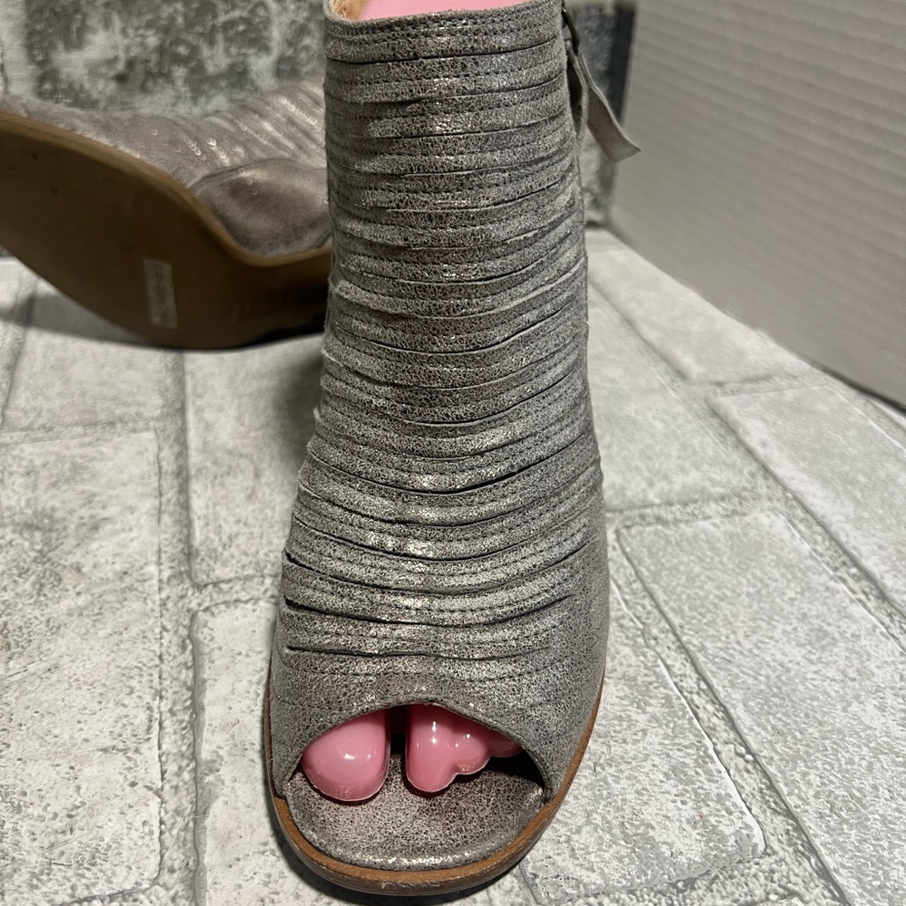 Paul Green Cayenne Peep Toe Bootie pewter silver color size 6